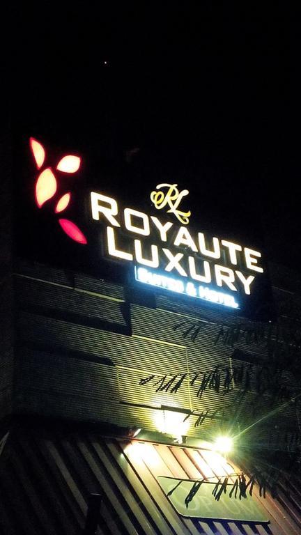 Royaute Luxury Suites And Hotel Gulberg Lahore Exterior photo